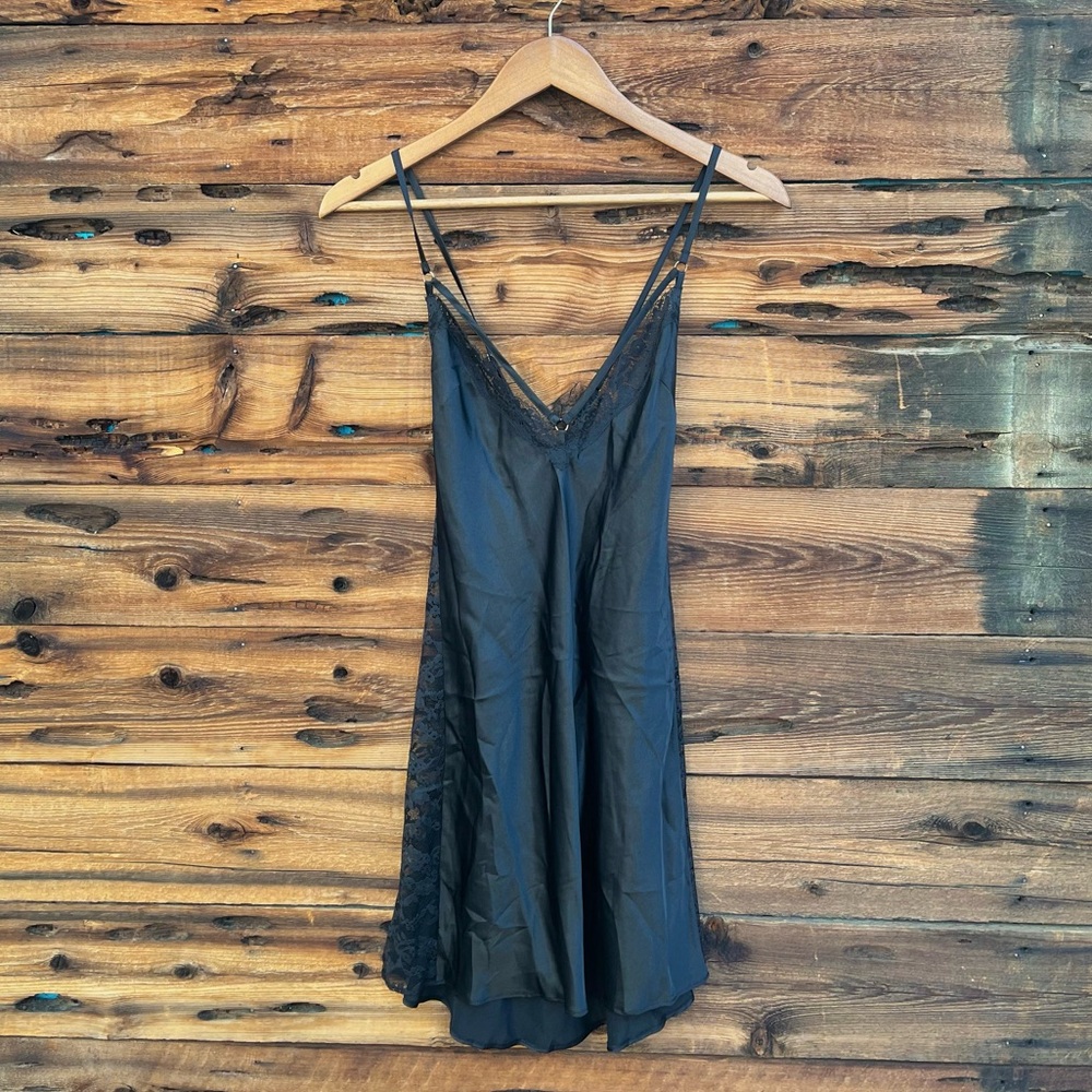 VICTORIA’S SECRET | NWT Black Lace Satin Nightgown S